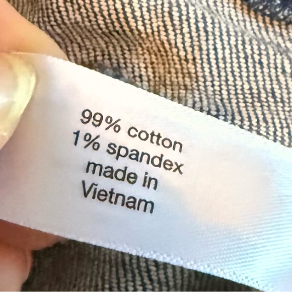 💠 ✨ Boyfriend Capri Jeans with Rhinestone Cuffs ✨ 💠 - Picture 13 of 14